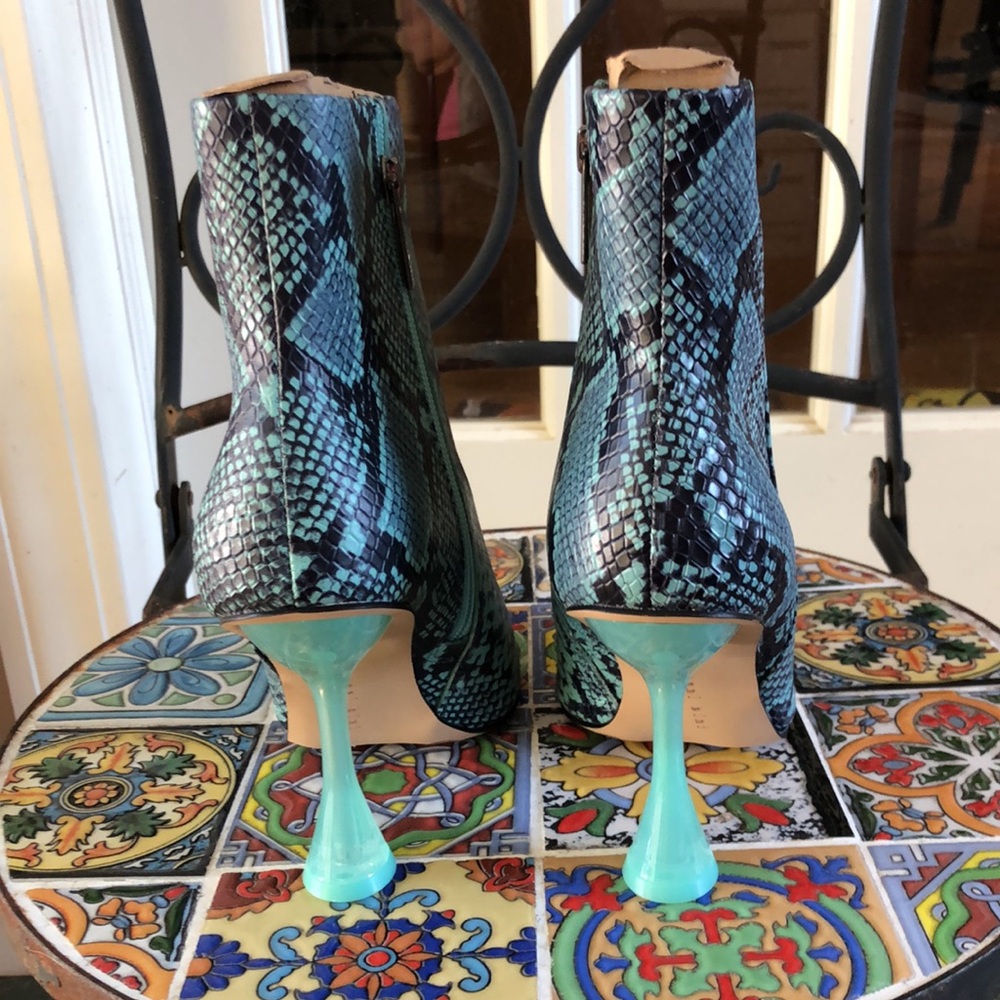 Gianni Bini NWT Blue Snake Print Ankle Boots - Picture 4 of 7
